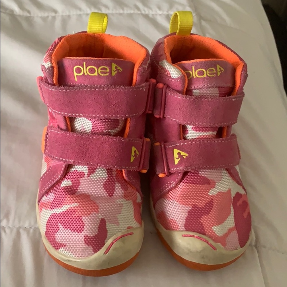 High top Plae sneakers